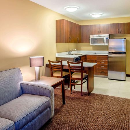 Microtel Inn & Suites By Wyndham Red Deer Ngoại thất bức ảnh