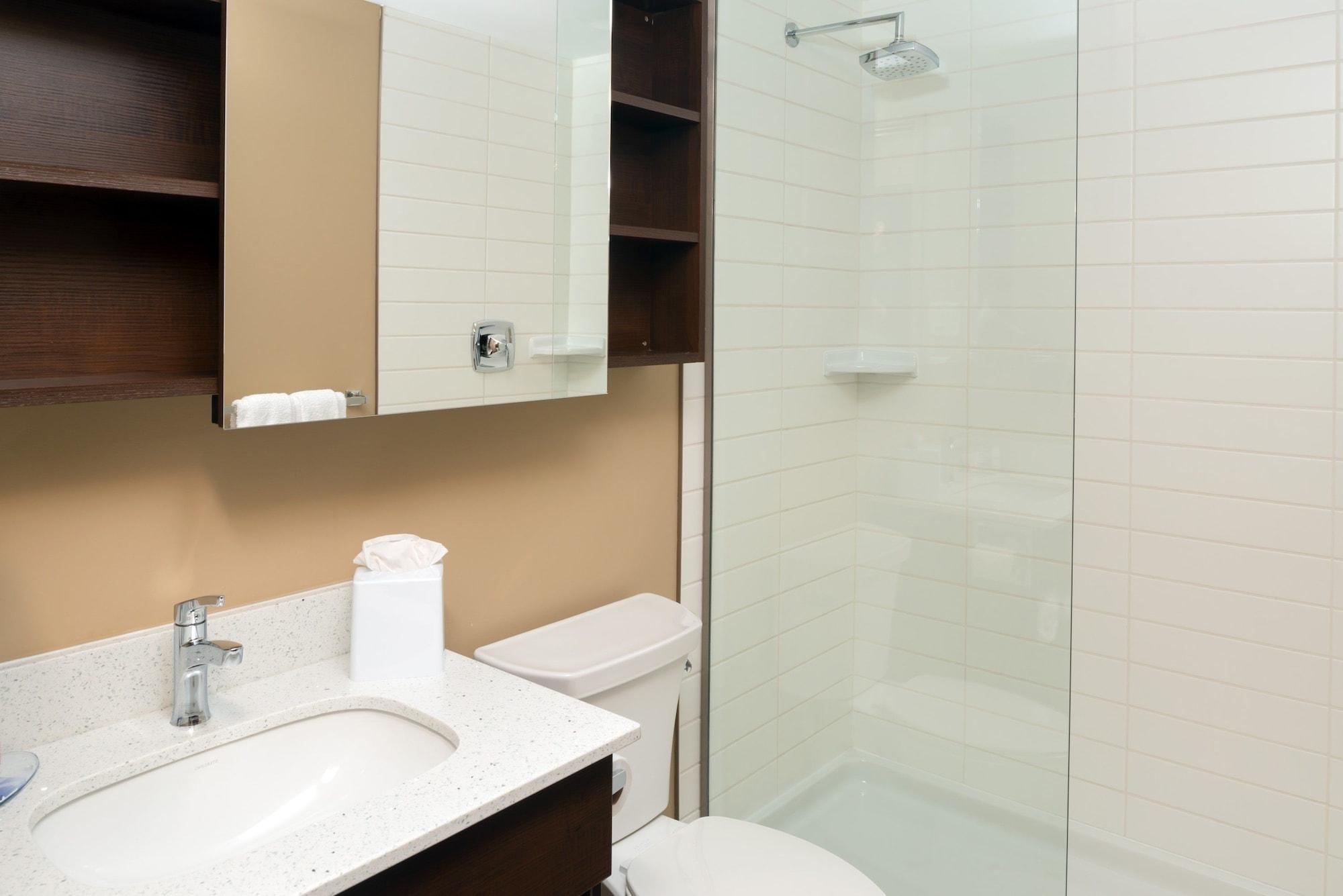 Microtel Inn & Suites By Wyndham Red Deer Ngoại thất bức ảnh