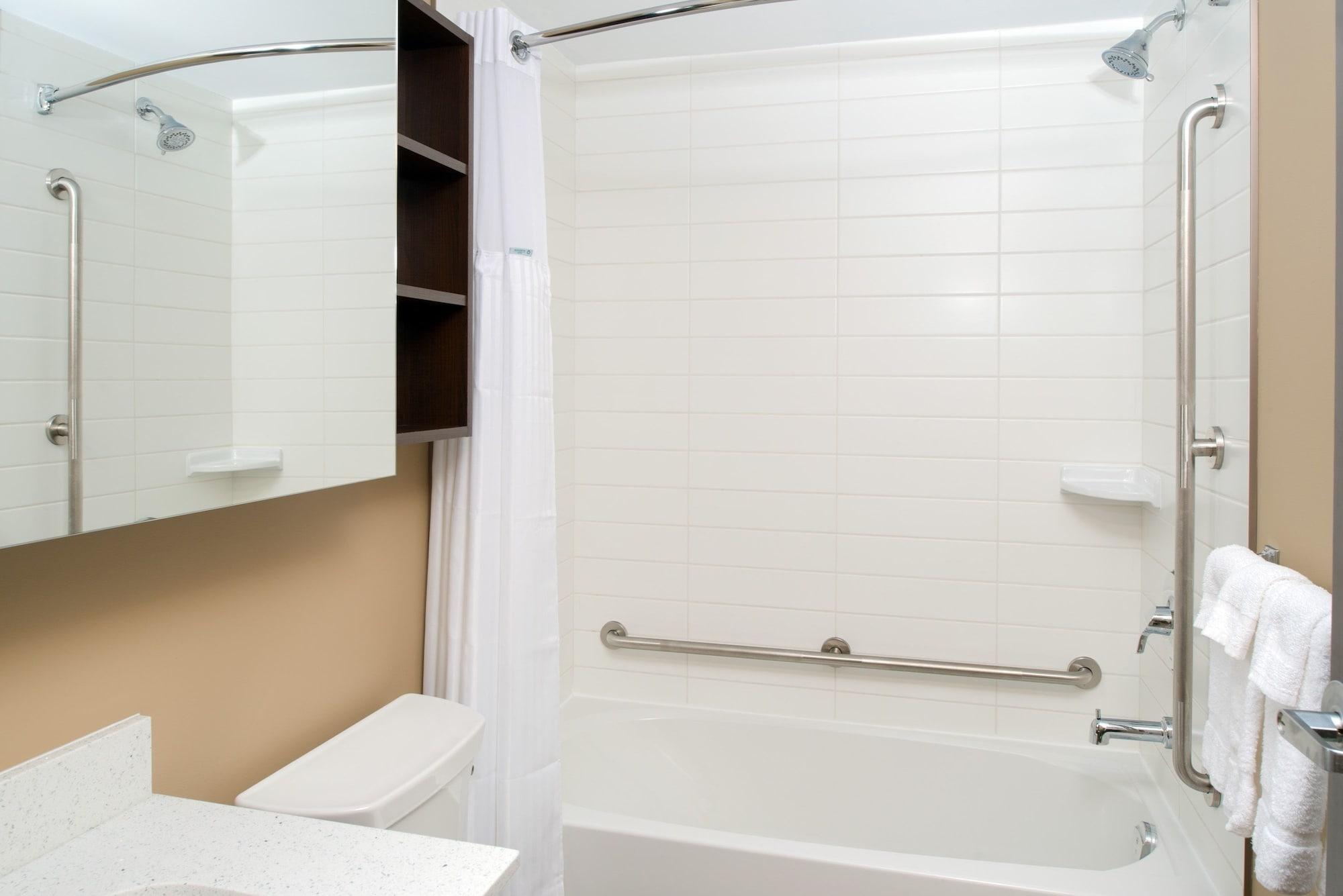 Microtel Inn & Suites By Wyndham Red Deer Ngoại thất bức ảnh