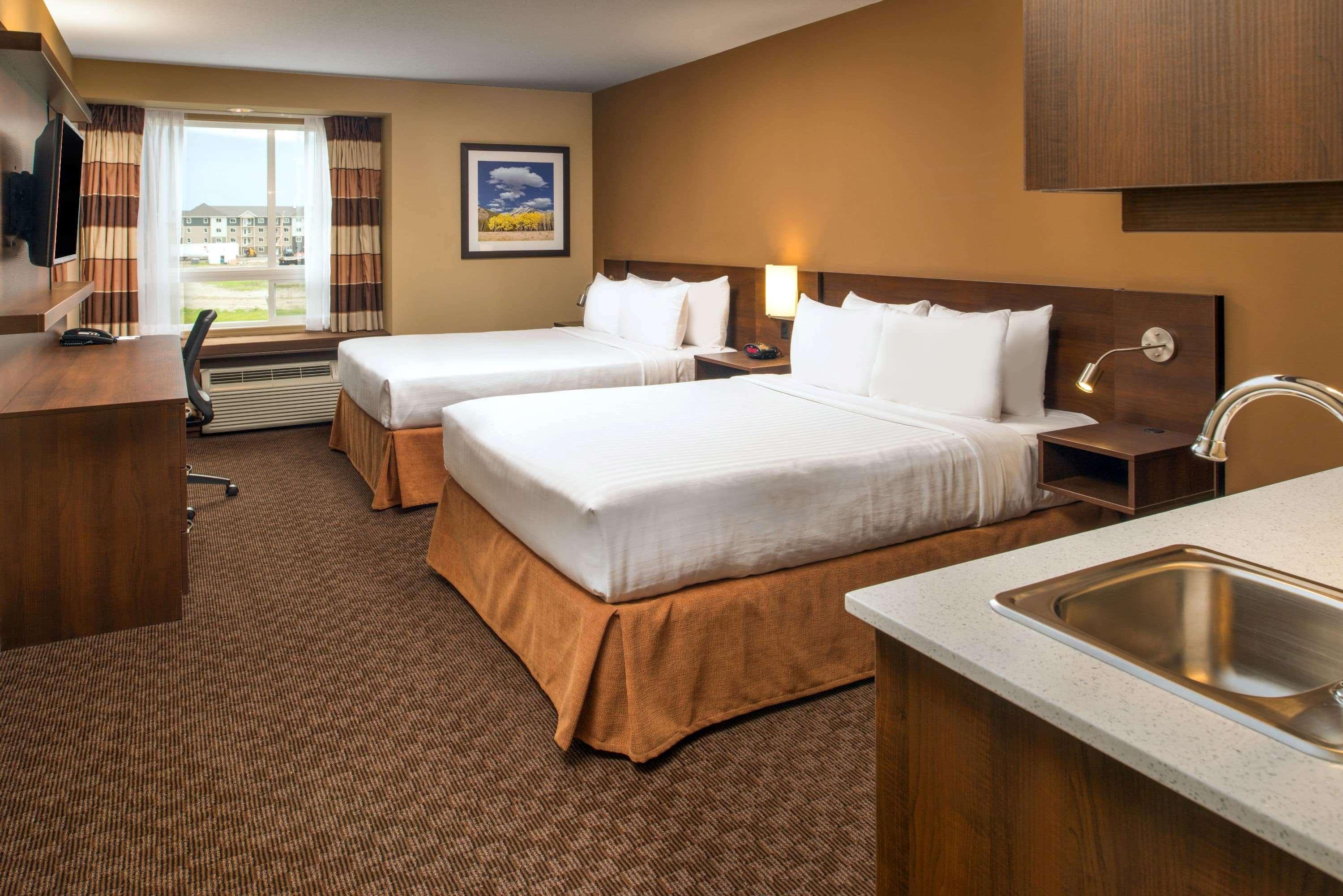 Microtel Inn & Suites By Wyndham Red Deer Ngoại thất bức ảnh