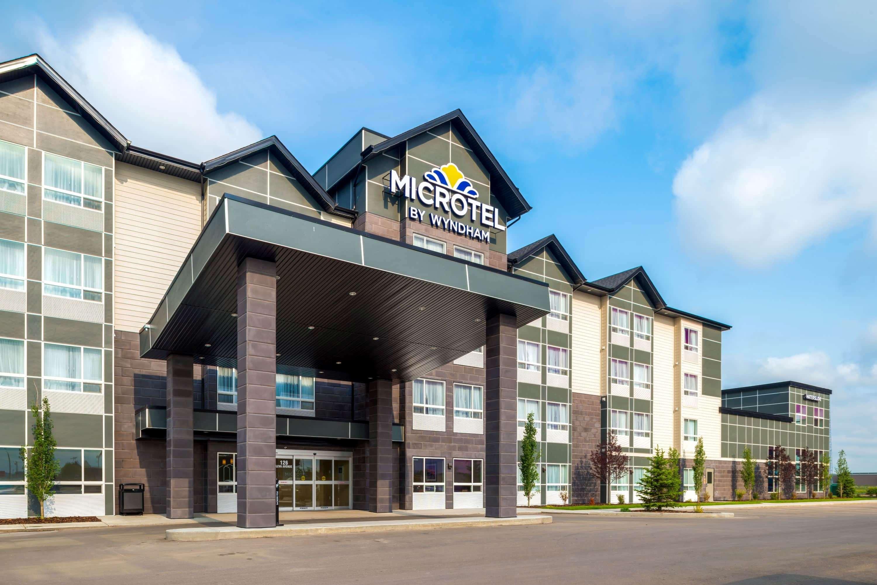 Microtel Inn & Suites By Wyndham Red Deer Ngoại thất bức ảnh