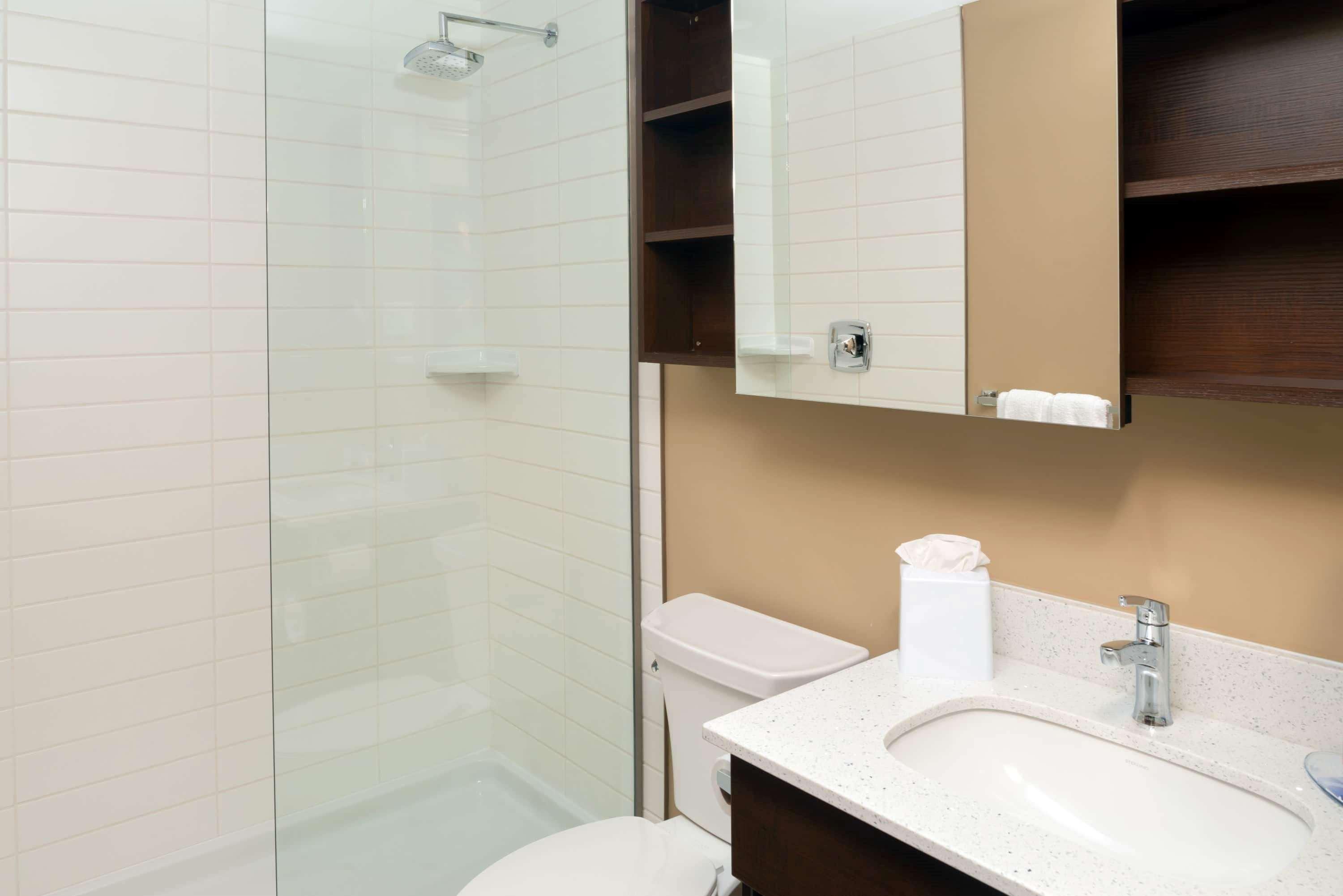 Microtel Inn & Suites By Wyndham Red Deer Ngoại thất bức ảnh