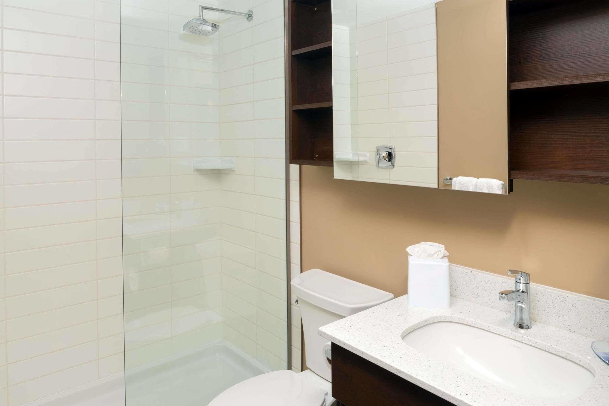 Microtel Inn & Suites By Wyndham Red Deer Ngoại thất bức ảnh