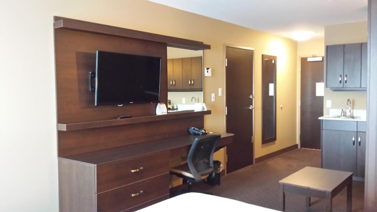 Microtel Inn & Suites By Wyndham Red Deer Phòng bức ảnh